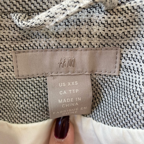 H&M professional plaid blazer with ruched sleeves - Picture 3 of 3